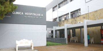 Entrega alcalde de Nuevo Laredo material médico al ISSSTE