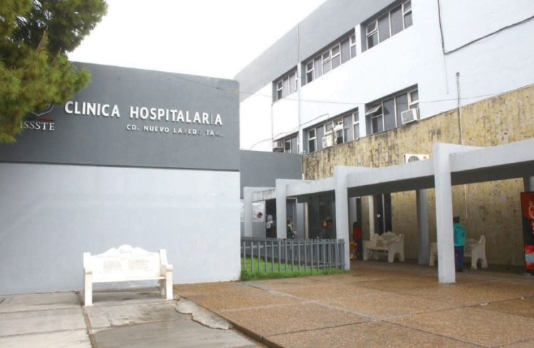 Entrega alcalde de Nuevo Laredo material médico al ISSSTE