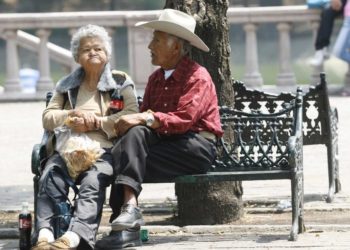 Adelantan 4 meses pago de pensión a 8 millones de adultos mayores