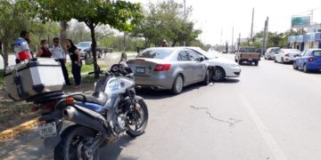 Mujer causa carambola vehicular