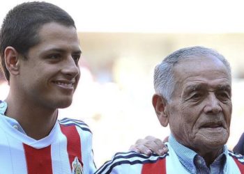 Chicharito le dice adiós a su abuelo