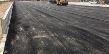 Trabaja Gobierno de Matamoros en área de estacionamiento de parque costero de Playa Bagdad