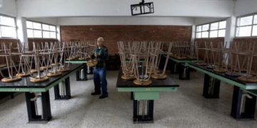 Si no se respeta sana distancia, clases no regresan el 1 de junio: Gatell