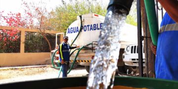 Llevan  agua en pipas a zonas de Victoria con desabasto en cuarentena