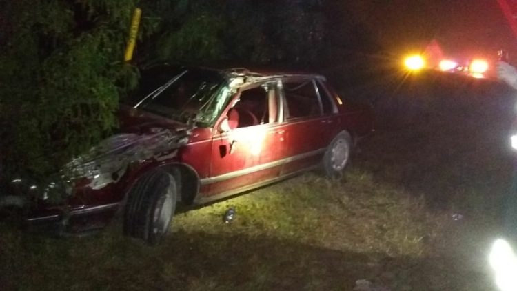 Mueren dos empleados en choque con volcadura