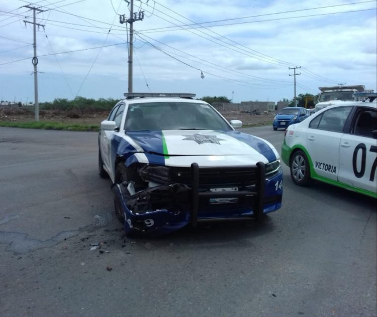 Estatal provoca accidente vial