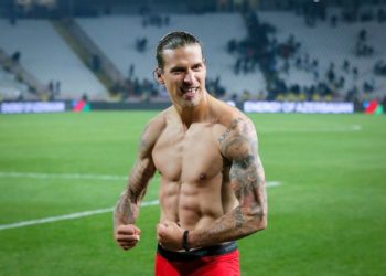 Prijovic: viola el aislamiento y es arrestado