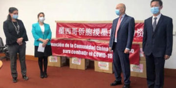 La comunidad china en México dona 15,000 cubrebocas al gobierno mexicano