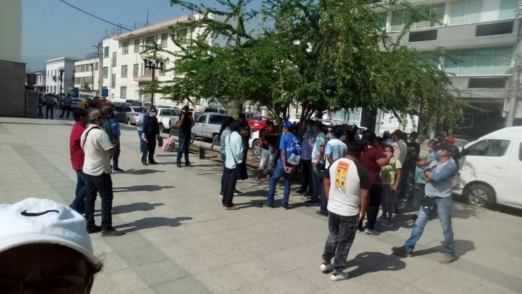 Exigen comerciantes de tianguis apoyos ante crisis por pandemia