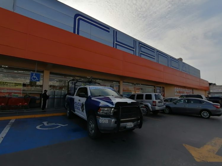 Autoridades resguardad centros comerciales en Matamoros ante amenaza de saqueos