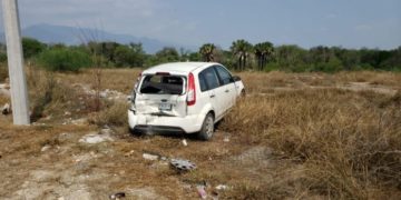 Madre e hijo se lesionan en aparatoso choque