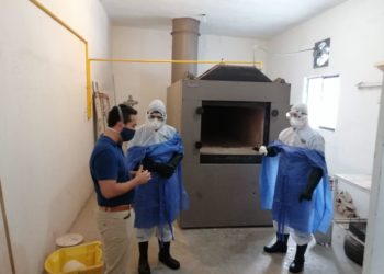 Capacitan a personal del velatorio en manejo y transportación de cadáveres COVID-19