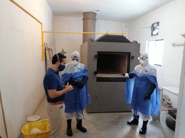 Capacitan a personal del velatorio en manejo y transportación de cadáveres COVID-19