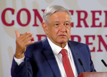 AMLO invita a médicos y enfermeras de 60 a 65 años a sumarse al equipo de Salud