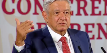 AMLO invita a médicos y enfermeras de 60 a 65 años a sumarse al equipo de Salud