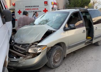 Mujer resulta lesionada en choque
