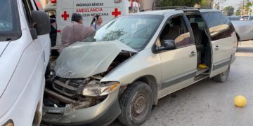 Mujer resulta lesionada en choque