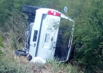 Veracruzano se salva de morir en volcadura