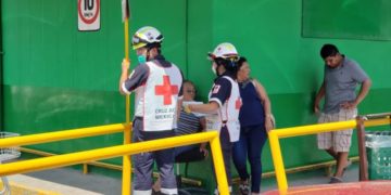 Auto arrolla a mujer de la tercera edad