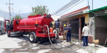 Salvan de incendio a adulto mayor y a su perro