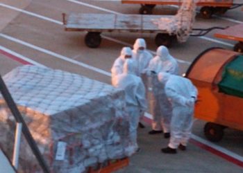Segundo vuelo de Shangai llega con 1.9 millones de cubrebocas y 820 mil mascarillas: Ebrad