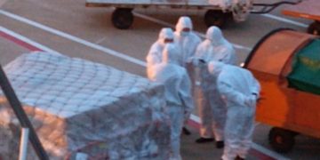 Segundo vuelo de Shangai llega con 1.9 millones de cubrebocas y 820 mil mascarillas: Ebrad