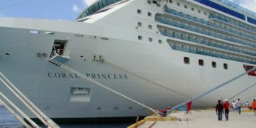 Crucero ‘Coral Princess’ con dos muertos y varios enfermos atracó en Miami 