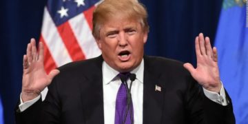 Donald Trump presenta plan de tres fases para reabrir la economía “paso a paso”