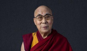 Dalai Lama indicó que no será suficiente rezar contra la pandemia del coronavirus