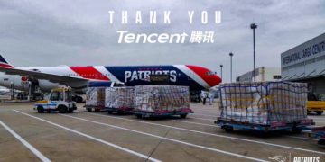 ¡Grandes! Avión de los Patriotas va a China por 1.2 millones de máscaras para Boston
