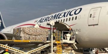 Parte vuelo de Shanghái con insumos médicos para México