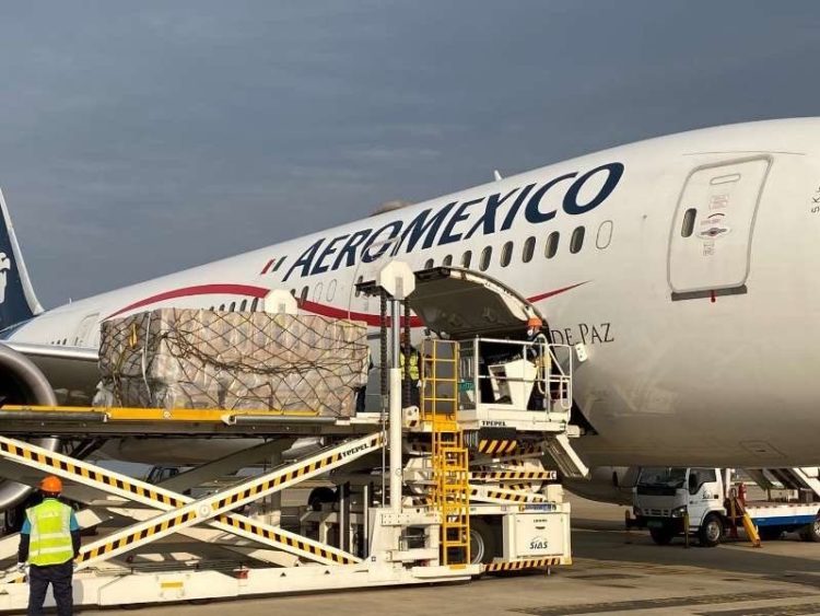 Parte vuelo de Shanghái con insumos médicos para México