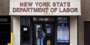 22 millones de personas solicitan el subsidio por desempleo en EU