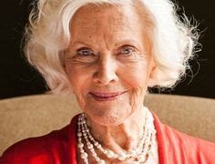 Muere la actriz Honor Blackman, “chica Bond” y estrella de “Los Vengadores” a los 94 años