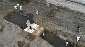 Fosas comunes en Nueva York por coronavirus