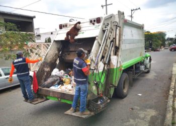 Redoblan esfuerzos en recolección de basura en Victoria.