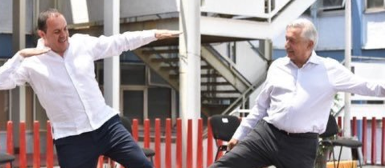 Cuahtémoc y AMLO inventan saludo