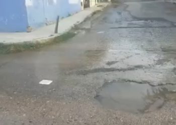 Nuevamente surge fuga de agua en colonia Ravizé de Ciudad Victoria.