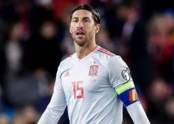 Sergio Ramos “con todo” en el gimnasio de su casa a media noche