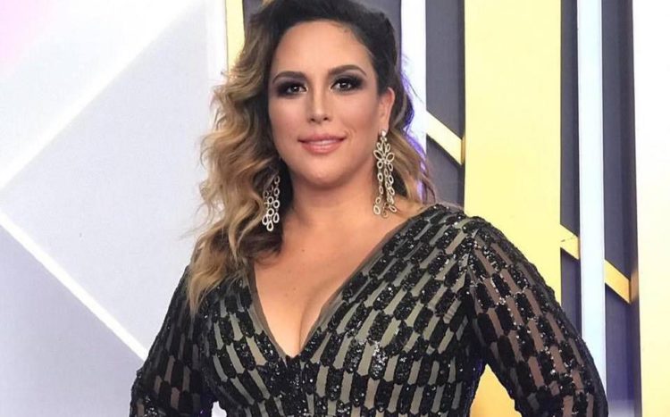 Angélica Vale recibe ataques por pedir ayuda para actores de Broadway