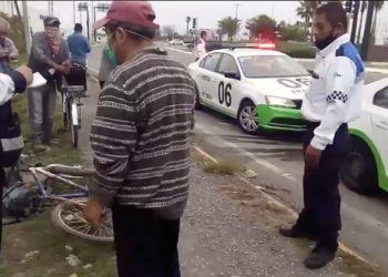 Albañil resulta lesionado tras ser arrollado por automóvil