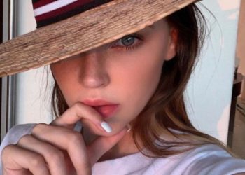 Belinda le canta a sus seguidores en redes sociales