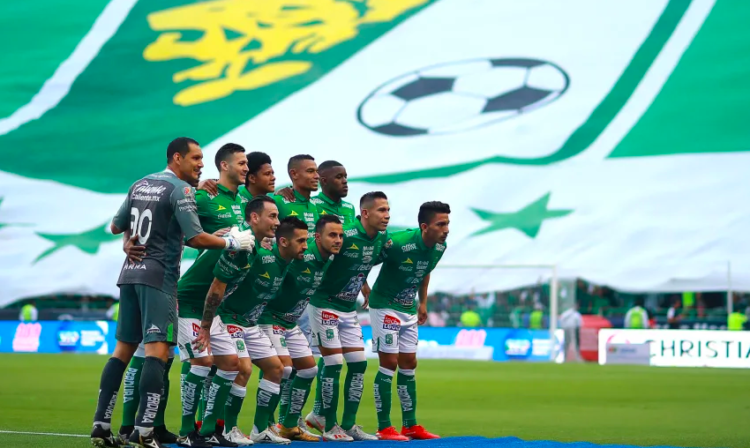 ¡Generosos! El Club León realizó la donación de 5,000 guantes