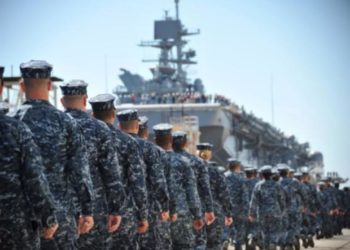 Marina estadounidense disparará si Irán hostiga a sus buques: Trump