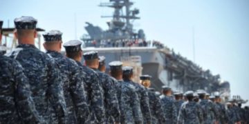 Marina estadounidense disparará si Irán hostiga a sus buques: Trump