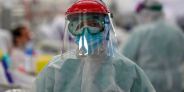 Piden no inyectar desinfectantes por COVID-19 como planteó Trump