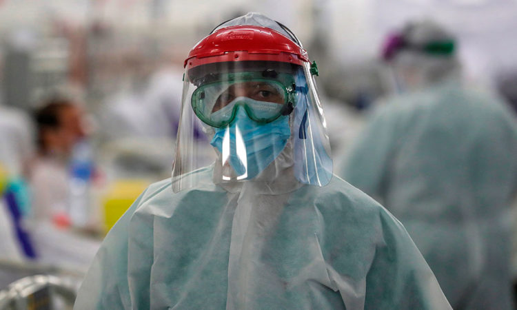 Piden no inyectar desinfectantes por COVID-19 como planteó Trump