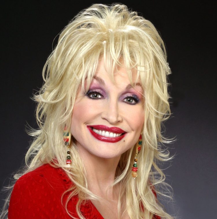 Dolly Parton dona 1mdd para investigación de Covid-19