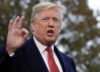 Donald Trump sugirió chequear si inyectar desinfectante o luz ultravioleta contra el coronavirus sirve para combatirlo