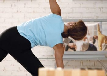 5 ejercicios que puedes hacer mientras ves televisión